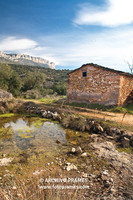 Balsa de L'Estall con el Montsec de Aragón al fondo